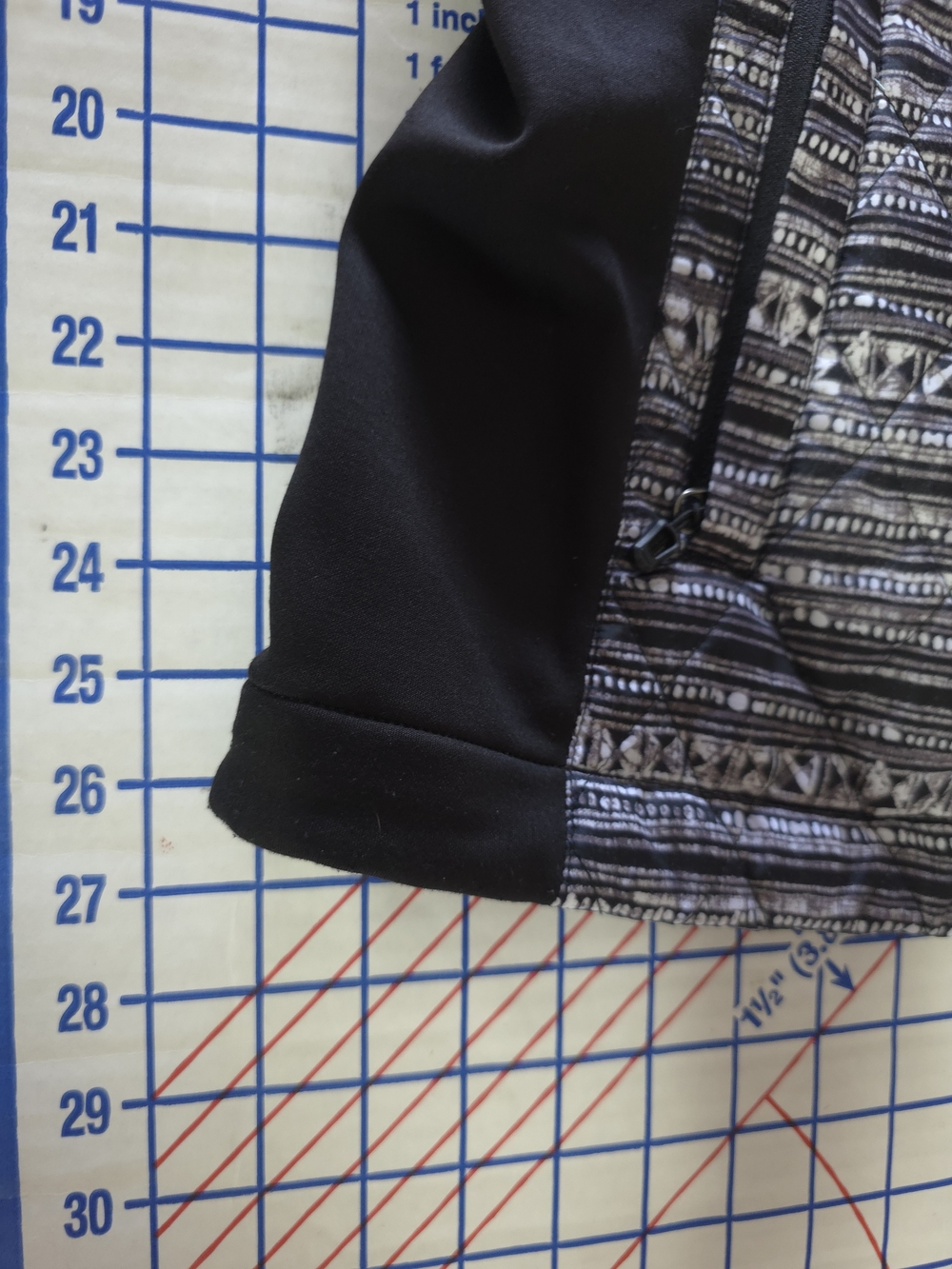 Marmot Quilted Sleeveless Vest in Black and Gray Pattern - Picture 8 of 8